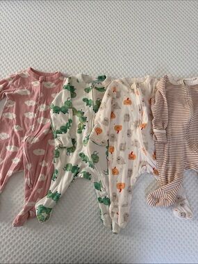 Old Navy 0-3M Footies